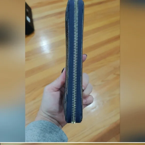 Gucci Guccisima Wallet - Picture 7 of 9